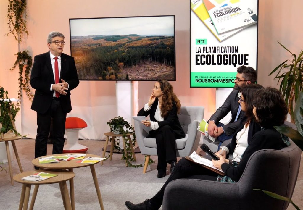 Photo d'une des séquences thématiques du programme, on y voit JLM, Clémence Guetté et d'autres experts